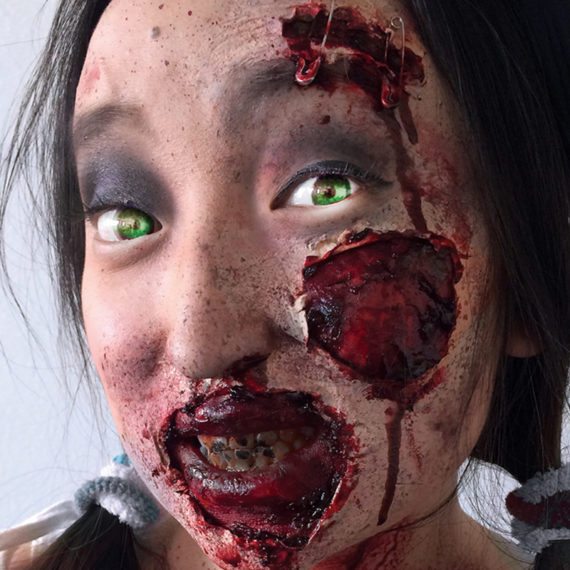 Special FX makeup zombie girl